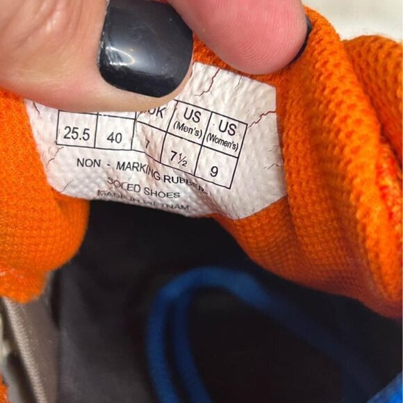 Woman’s YONEX badminton non marking/skidding court shoes. Size 9. Excellent cond - Picture 8 of 10